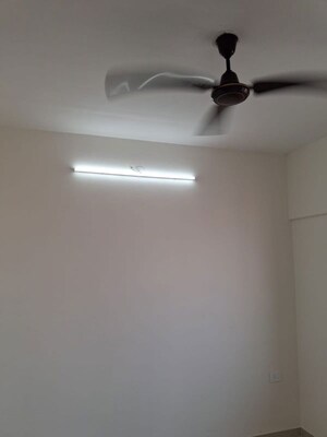 Room in 1 BHK Apartment at Omkar Signet, Malad East – for Rent