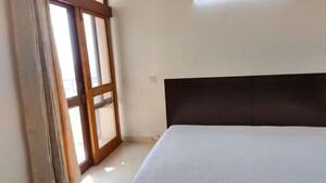 Room in 3.5 BHK Apartment at DLF Park Place, Sector 54 – for Rent