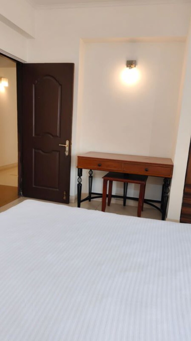 Room, dlf-park-place 3.5 Bedroom 1983 Sq.Ft. Apartment In Sector 54 Gurgaon 10747584