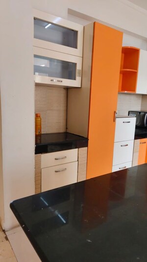 Kitchen in 3.5 BHK Apartment at DLF Park Place, Sector 54 – for Rent