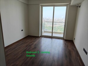 Room in 3 BHK Apartment at Pyramid Infinity, Sector 70 – for Rent