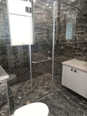 Bathroom in 3 BHK Builder Floor at DLF City Phase IV, Dlf Phase iv – for Rent