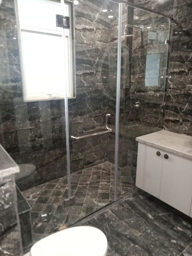 Bathroom, dlf-city-phase-iv 3 Bedroom 360 Sq.Yd. Builder Floor In Dlf Phase iv Gurgaon 10747473