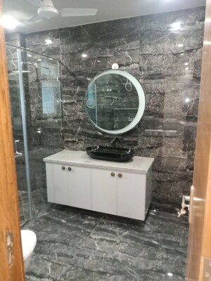 Bathroom in 3 BHK Builder Floor at DLF City Phase IV, Dlf Phase iv – for Rent