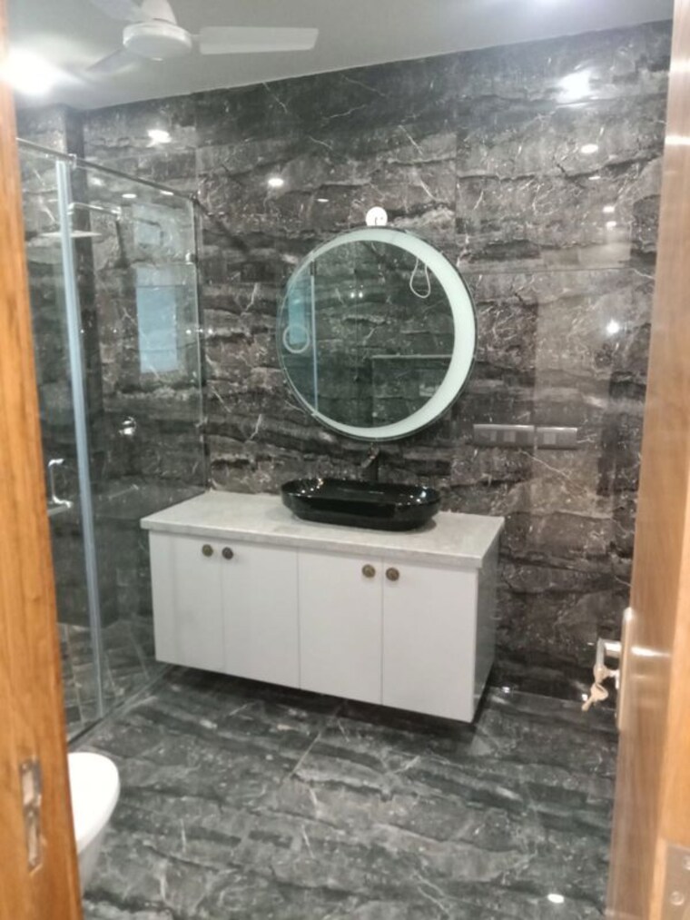 Bathroom, dlf-city-phase-iv 3 Bedroom 360 Sq.Yd. Builder Floor In Dlf Phase iv Gurgaon 10747473