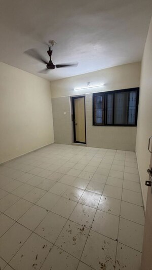 Room in 5 BHK Independent House at Bhat Road – for Rent