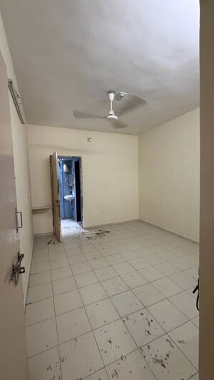 Room in 5 BHK Independent House at Bhat Road – for Rent