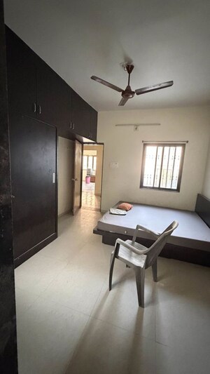 Room in 5 BHK Independent House at Bhat Road – for Rent