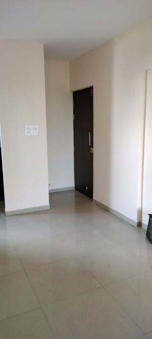 Room in 3 BHK Apartment at Mantra Essence, Undri – for Rent