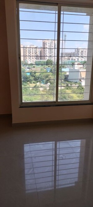 Room in 3 BHK Apartment at Mantra Essence, Undri – for Rent