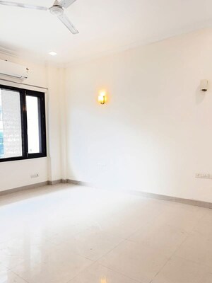 Room in 3 BHK Apartment at Sector 70 – for Rent