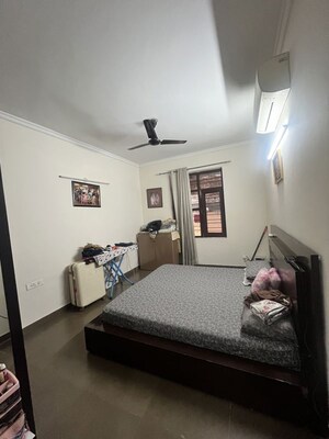 Room in 3 BHK Independent House at Sushant Lok I – for Rent