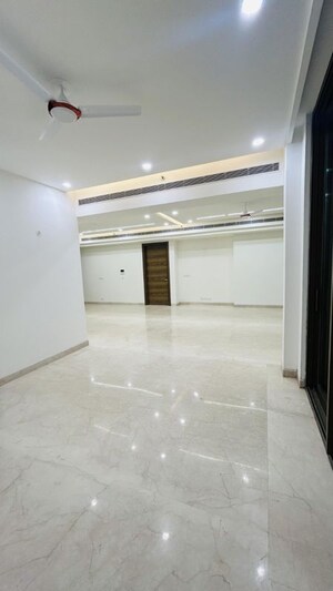 Room in 4 BHK Apartment at M3M Golf Estate, Sector 65 – for Sale
