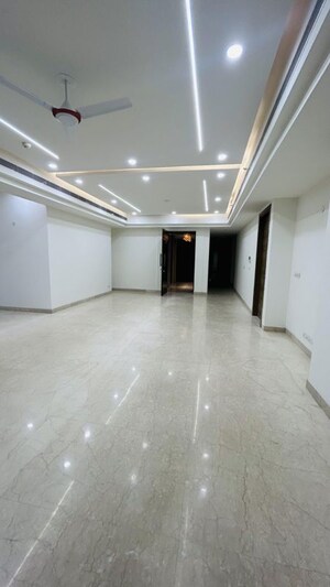 Room in 4 BHK Apartment at M3M Golf Estate, Sector 65 – for Sale