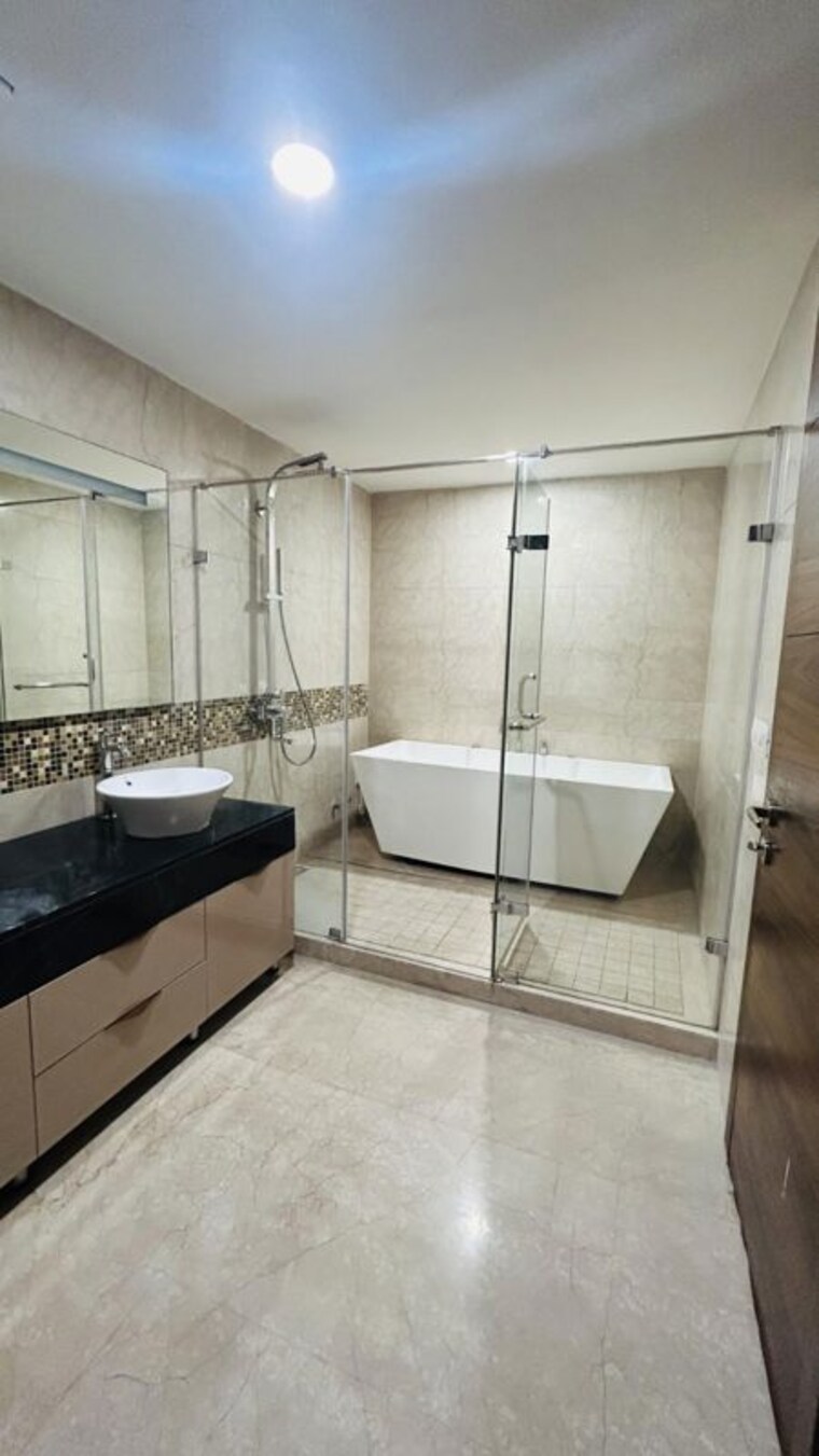 Bathroom, m3m-golf-estate 4 Bedroom 5092 Sq.Ft. Apartment In Sector 65 Gurgaon 10747686
