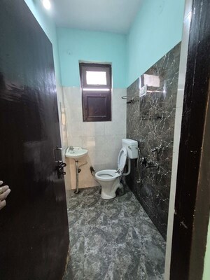 Bathroom in 1 RK Builder Floor at Mayur Vihar – for Rent