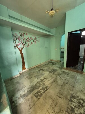 Room in 1 RK Builder Floor at Mayur Vihar – for Rent
