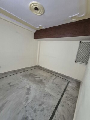 Master Bedroom in 2.5 BHK Builder Floor at Mayur Vihar – for Rent