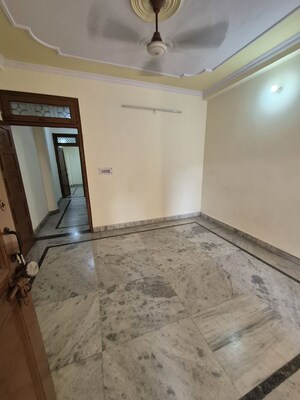 Room in 2.5 BHK Builder Floor at Mayur Vihar – for Rent