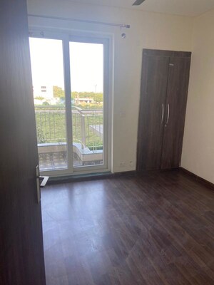 Master Bedroom in 3 BHK Apartment at BPTP Discovery Park, Sector 80 – for Sale