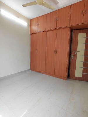 Room in 3 BHK Apartment at Bhakti Niwas CHS Sector 50 Seawoods, Seawoods – for Rent