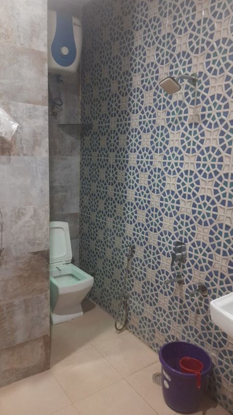 Bathroom, sector 93b 4 Bedroom 300 Sq.Mt. Villa In Sector 93b Noida 10747849