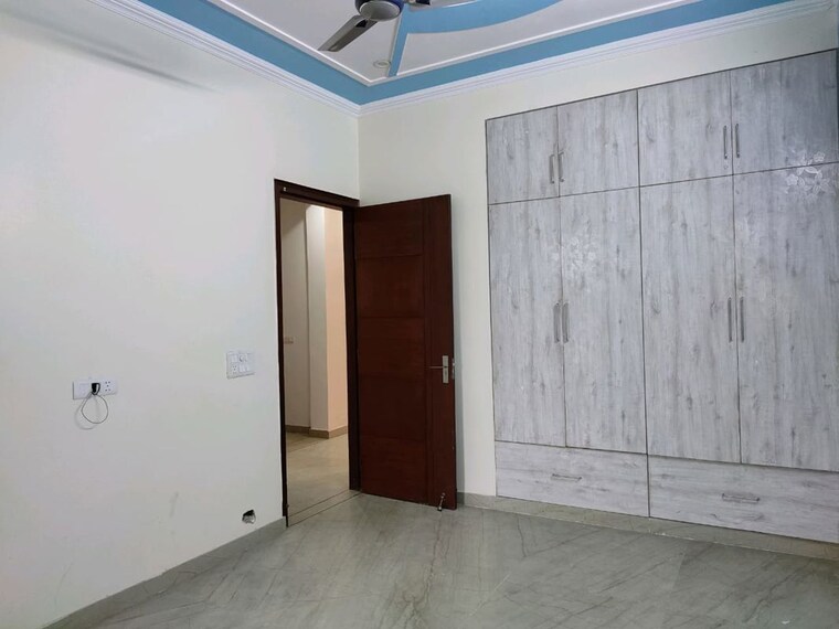 Room, sector 93b 4 Bedroom 300 Sq.Mt. Villa In Sector 93b Noida 10747849