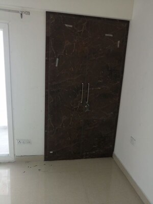 Room in 3 BHK Apartment at Samridhi Luxuriya Avenue, Sector 150 – for Rent