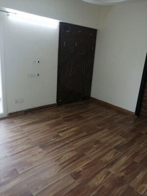 Room in 3 BHK Apartment at Samridhi Luxuriya Avenue, Sector 150 – for Rent