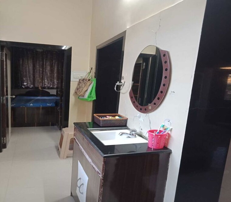 Room, dadar east 1.5 Bedroom 460 Sq.Ft. Apartment In Dadar East Mumbai 10747868