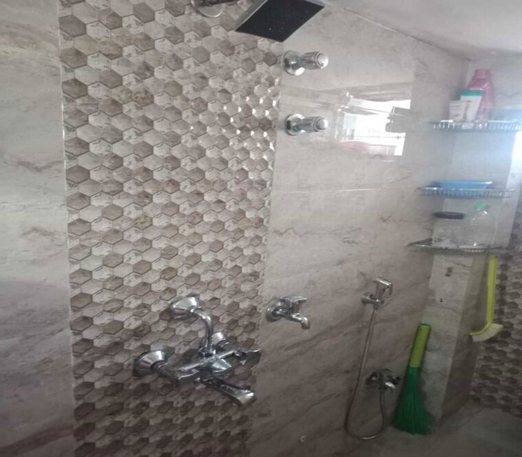 Bathroom, dadar east 1.5 Bedroom 460 Sq.Ft. Apartment In Dadar East Mumbai 10747868