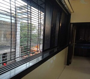 Living Room in 1.5 BHK Apartment at Dadar East – for Rent