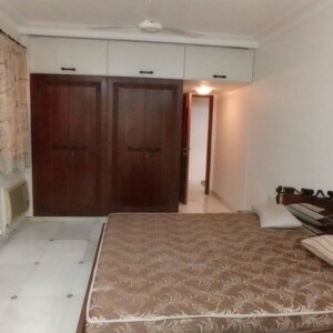 Bedroom in 4 BHK Apartment at Morning Glory Apartment, Pali Hill – for Rent