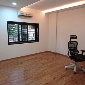 Room in 4 BHK Apartment at Morning Glory Apartment, Pali Hill – for Rent