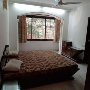 Bedroom in 4 BHK Apartment at Morning Glory Apartment, Pali Hill – for Rent