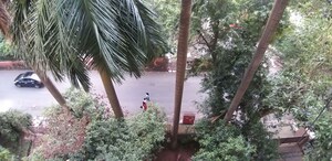4 BHK Apartment – Garden View at Morning Glory Apartment, Pali Hill - for Rent