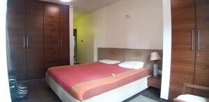 Bedroom in 4 BHK Apartment at Morning Glory Apartment, Pali Hill – for Rent
