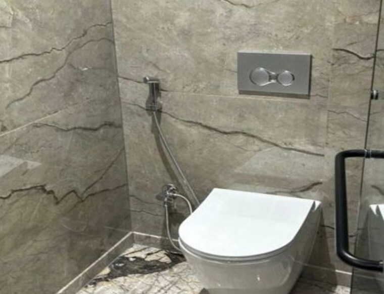 Bathroom, janakpuri 3 Bedroom 150 Sq.Yd. Builder Floor In Janakpuri Delhi 10747865