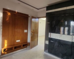 Room in 3 BHK Builder Floor at Janakpuri – for Sale