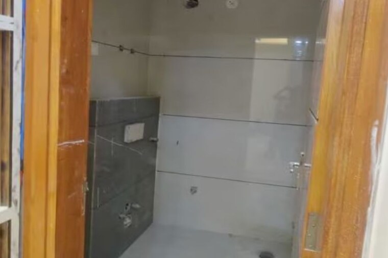 Attached Bathroom, janakpuri 3 Bedroom 150 Sq.Yd. Builder Floor In Janakpuri Delhi 10747865