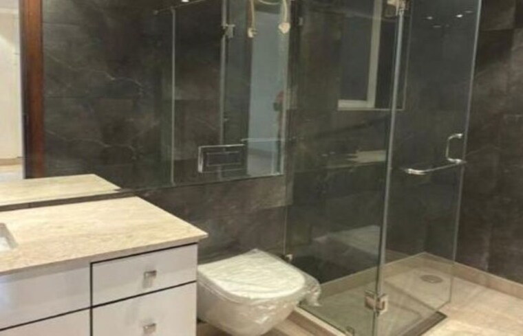 Bathroom, janakpuri 3 Bedroom 150 Sq.Yd. Builder Floor In Janakpuri Delhi 10747865
