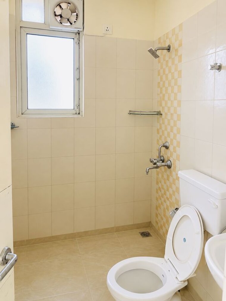 Bathroom, shree-vardhman-mantra 2 Bedroom 800 Sq.Ft. Apartment In Sector 67 Gurgaon 10747881