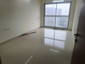 Room in 3 BHK Apartment at Runwal Nirvana, Parel – for Rent