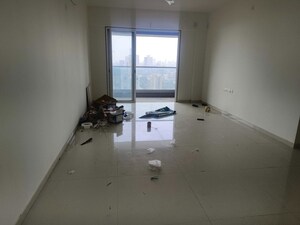 Room in 3 BHK Apartment at Runwal Nirvana, Parel – for Rent