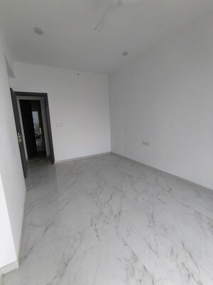 Room in 3 BHK Apartment at DLH Dawn, Santacruz West – for Rent
