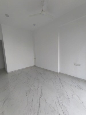 Room in 3 BHK Apartment at DLH Dawn, Santacruz West – for Rent