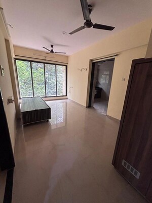 Room in 1.5 BHK Apartment at Suvrat CHS, Tembhi Naka – for Sale