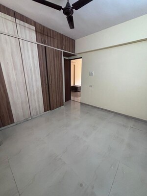 Room in 1.5 BHK Apartment at Suvrat CHS, Tembhi Naka – for Sale