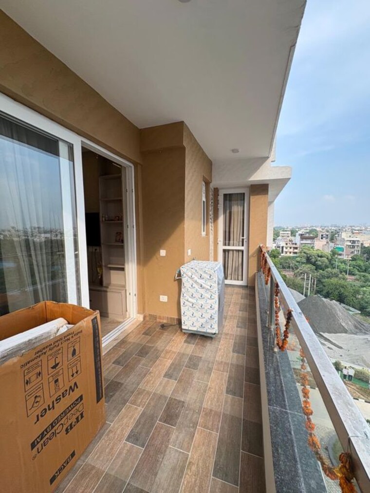 Balcony, kashish-manor-one 1 Bedroom 895 Sq.Ft. Apartment In Sector 111 Gurgaon 10747938