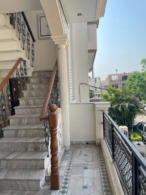 Balcony in 2 BHK Builder Floor at Sector 28 – for Rent